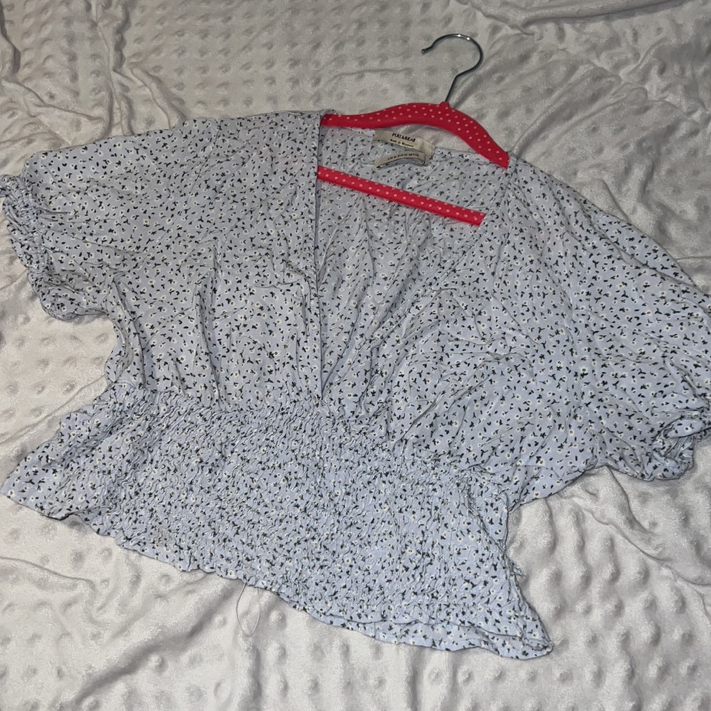 Pull&bear blue floral crop top blouse size medium